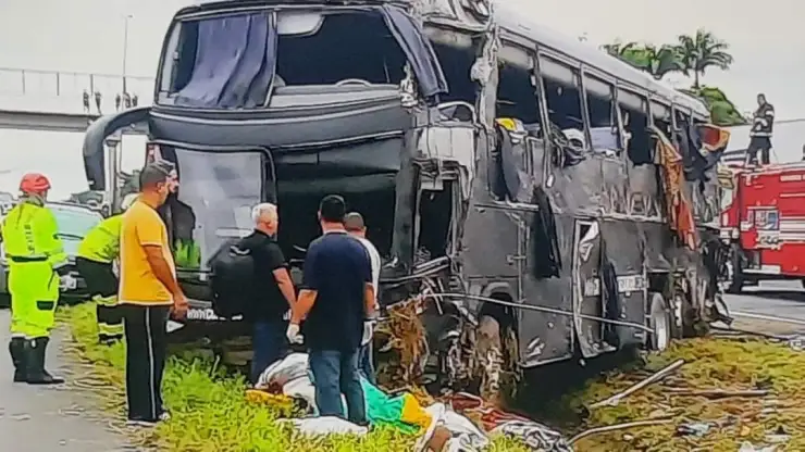 Nibus Da Dupla Sertaneja Conrado E Aleksandro Tomba E Deixa Seis